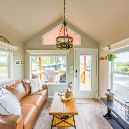 Rainforest Tiny Home Retreat 19